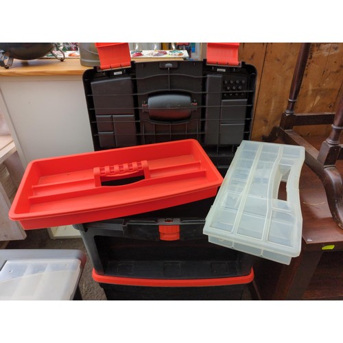 89 - 1 x plastic tool box + 1 x Black & Decker double toolbox stacker on wheels. Both empty.