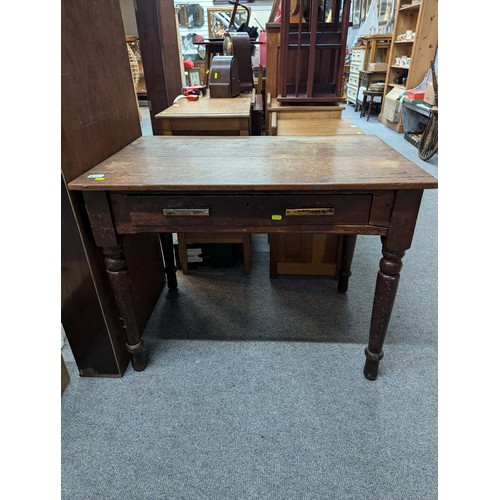 769 - Early C20 oak single drawer table. W92cm D60cm H71cm