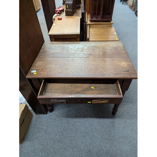 769 - Early C20 oak single drawer table. W92cm D60cm H71cm