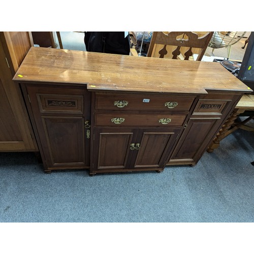 775 - Breakfront mahogany sideboard. W142cm d49cm h88cm