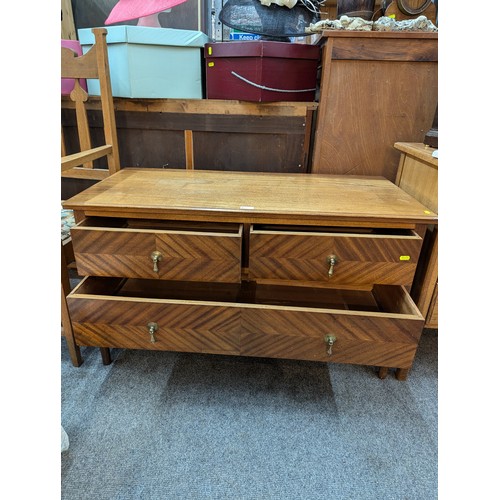 785 - Two over one chest of drawers W107 x D51 x H62cm