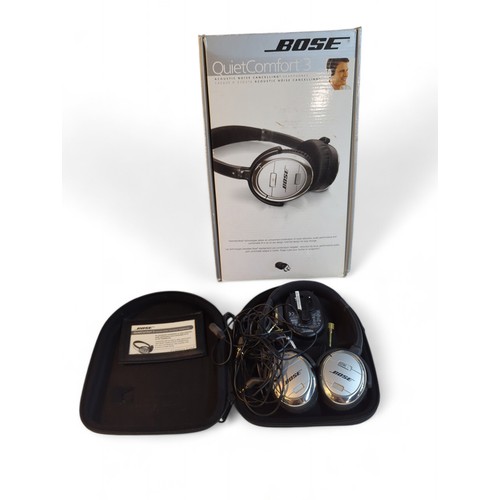 410 - Bose Quietcomfort 3 headphones with case and original box