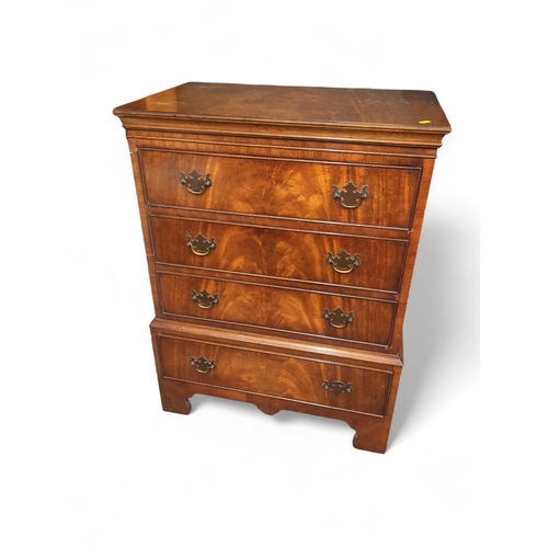 78 - Chest of 4 drawers W69cm D44cm H92cm.