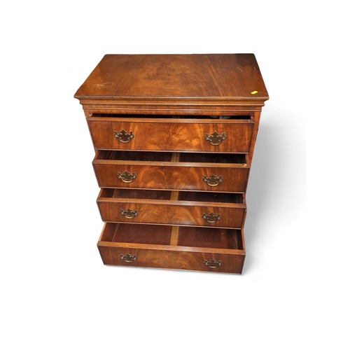 78 - Chest of 4 drawers W69cm D44cm H92cm.