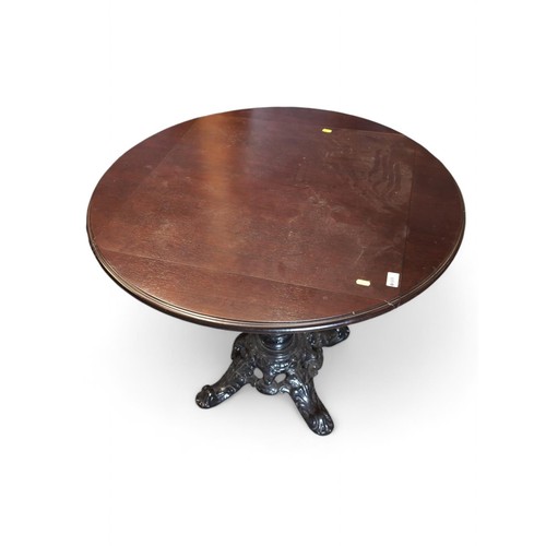 69 - 4-way extending table (unextended square becomes extended circle) on ornate cast metal base. Unexten... 