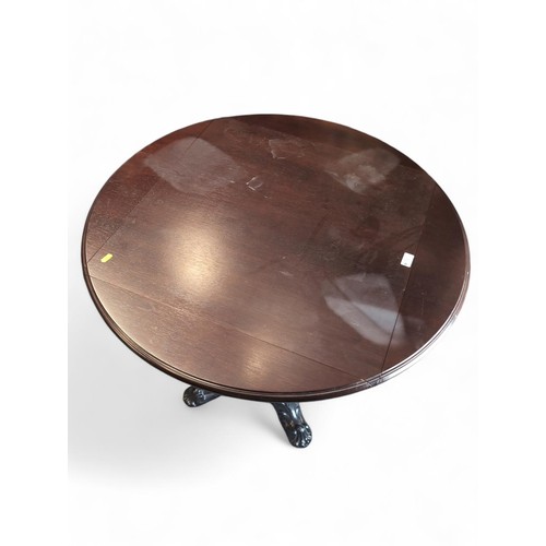 71 - 4-way extending table (unextended square becomes extended circle) on ornate cast metal base. Unexten... 