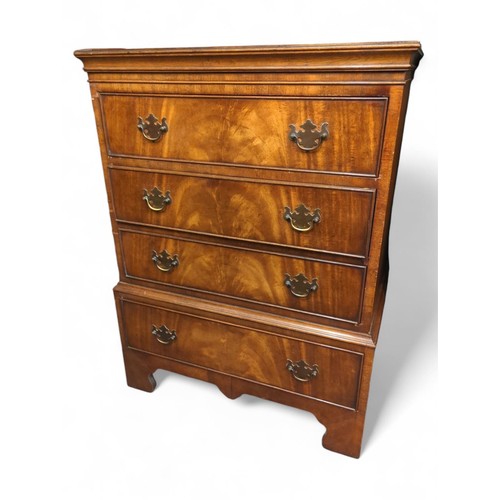 78 - Chest of 4 drawers W69cm D44cm H92cm.