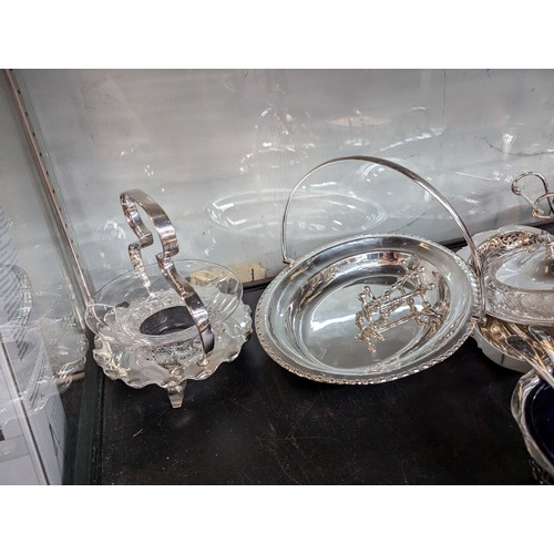 439A - Shelf of silver plated ware inc cheese wedge 