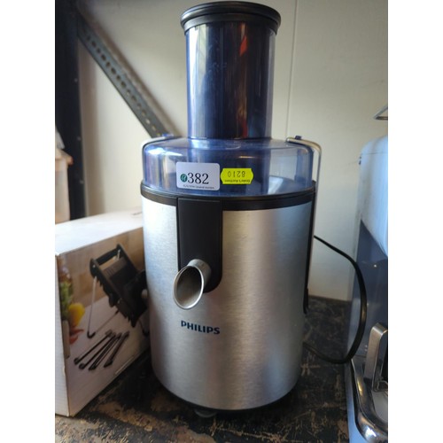 46 - Philips HR1861 juicer.