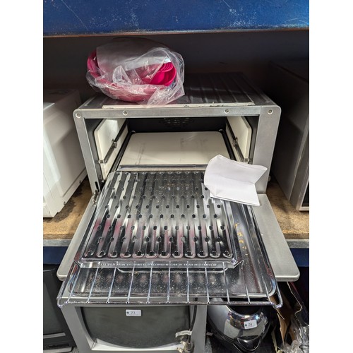 19 - Cuisinart stone oven and grill. Model no. BRK200U.