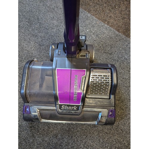 30 - Shark vacuum cleaner Powerhead. Model no. AH450UKD26.