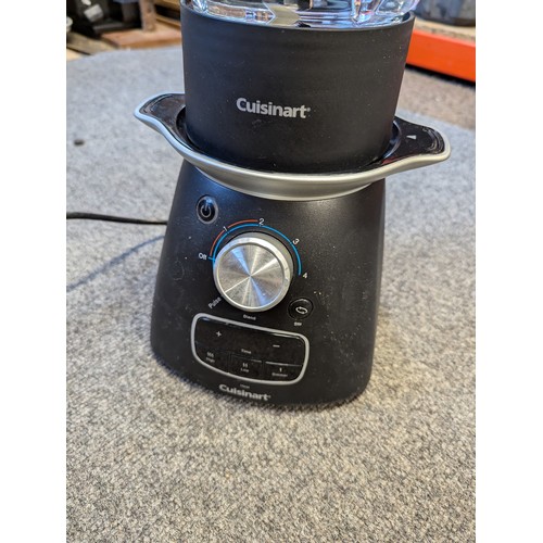 41 - Cuisinart soup maker and hot/cold blender. Model no. SSB1U.