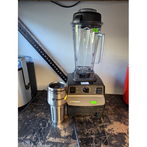 49 - Vitamix light industrial food preparing machine. Model no. VM0109.