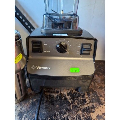 49 - Vitamix light industrial food preparing machine. Model no. VM0109.