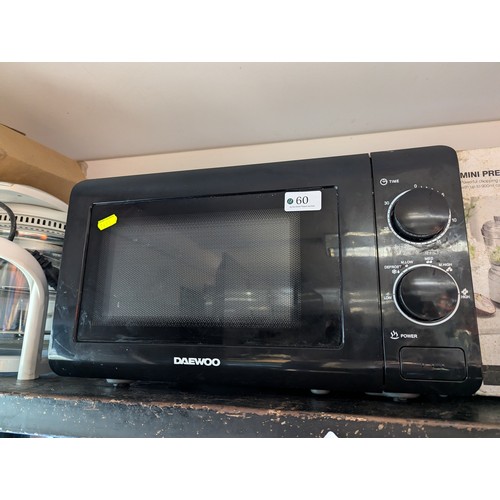 60 - Daewoo 700W microwave. Model no. SDA2161.