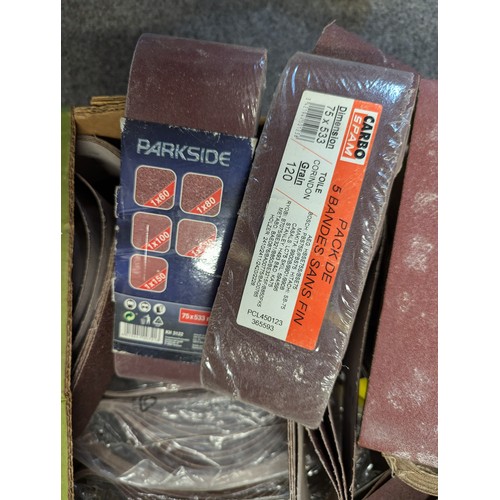 117 - Box of sanding belts of various coarseness. 75mm x 533mm.