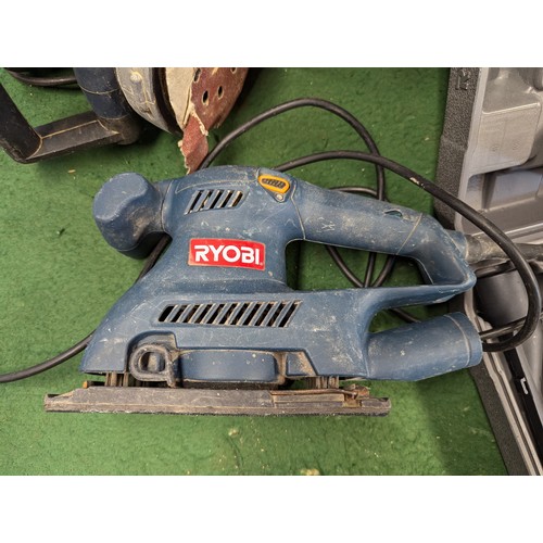 137 - Various tools inc. Ryobi RJS850 jigsaw, Ryobi ESS-1890 sander, MacAllister dual random orbit sander ... 