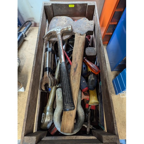 151 - Wooden tray of various hand tools inc. axe, ratchet, hammers, screwdrivers, spanners etc.