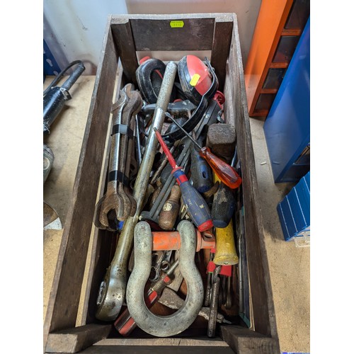 151 - Wooden tray of various hand tools inc. axe, ratchet, hammers, screwdrivers, spanners etc.