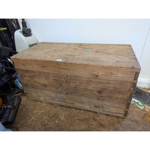 206 - Wooden tool chest with internal compartments. W92cm D46cm H46cm.