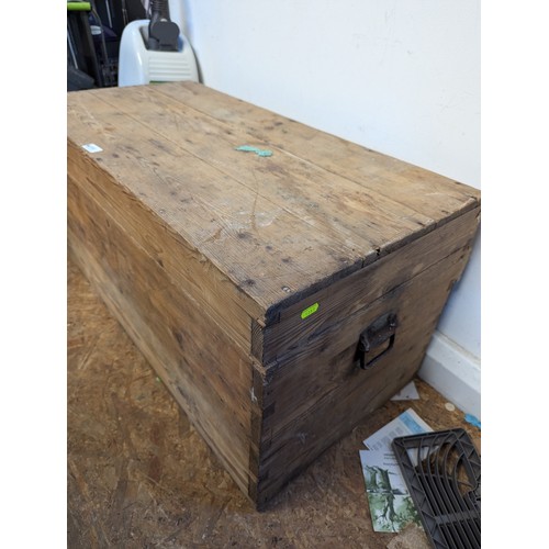 206 - Wooden tool chest with internal compartments. W92cm D46cm H46cm.