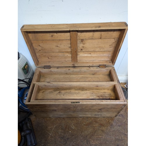 206 - Wooden tool chest with internal compartments. W92cm D46cm H46cm.