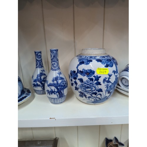 960 - Collection of blue and white ceramics inc. Delft and Chinese ginger jars (no lids), vases, teacups e... 