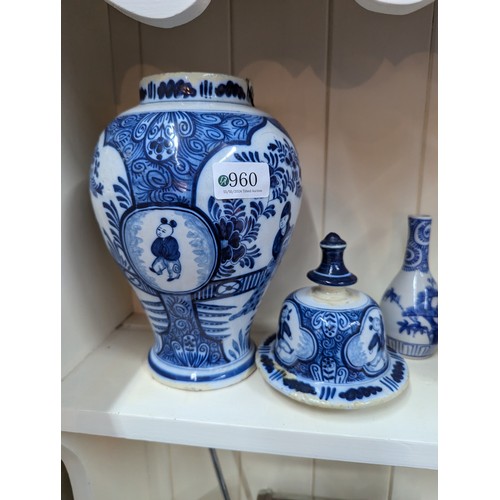 960 - Collection of blue and white ceramics inc. Delft and Chinese ginger jars (no lids), vases, teacups e... 