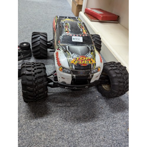 951 - Traxxas T-Maxx RC 2.5 engine petrol monster truck with controller and electric start