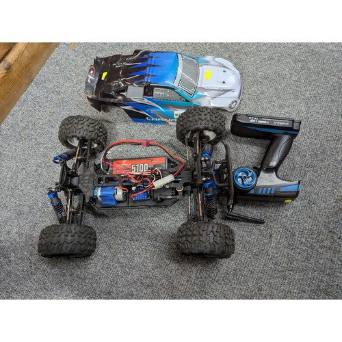 950 - FTX Carnage RC 1/10 brushed electric truggy with lipo battery and controller, in working order