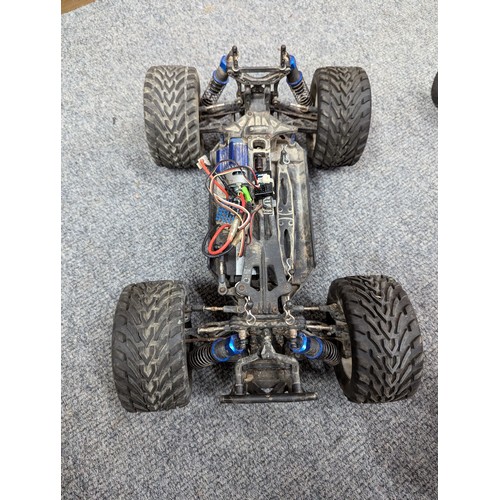 949 - Team Associated RC10 GT 1/10 brushed electric off-road 4 wheel drive truggy with controller