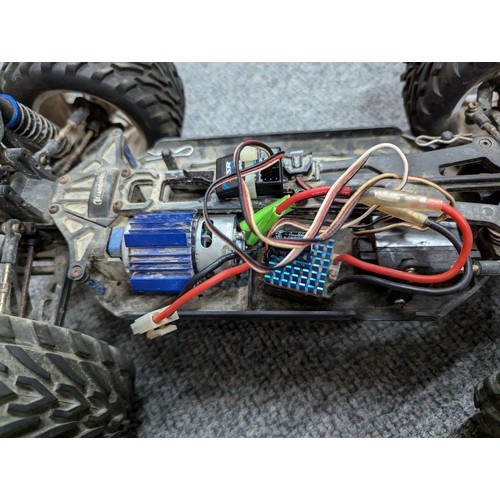 949 - Team Associated RC10 GT 1/10 brushed electric off-road 4 wheel drive truggy with controller