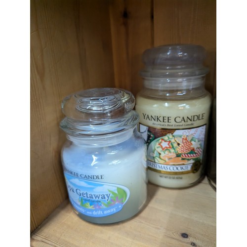 933 - Eight as new Yankee Candles, various sizes