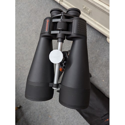 980 - Celestron Skymaster 20 x 80 4 Prisms binoculars on Victiv tripod AT25 with carry case