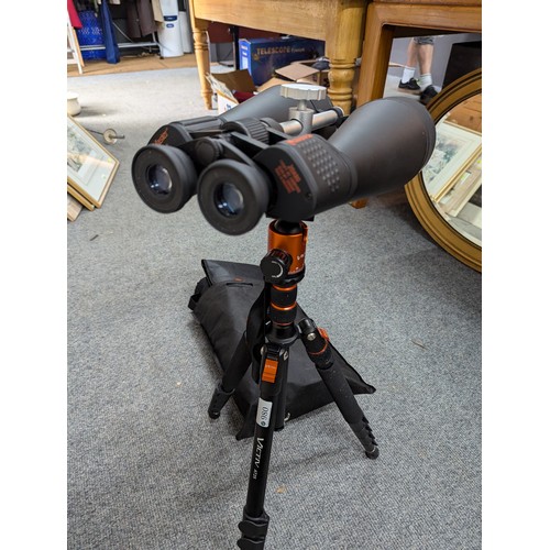 980 - Celestron Skymaster 20 x 80 4 Prisms binoculars on Victiv tripod AT25 with carry case