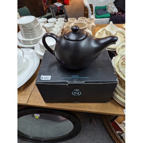 989 - Nigella Lawson teapot together with four mugs (unmarked)