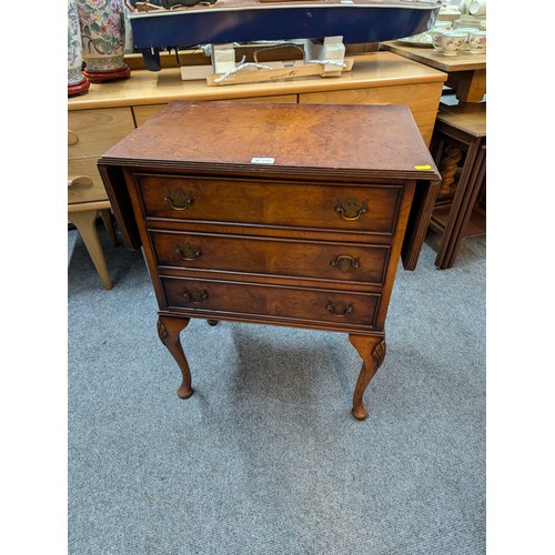 996 - Small Reprodux chest of three drawers with fold-out top on cabriole legs W60 (unextended) x D38 x H7... 