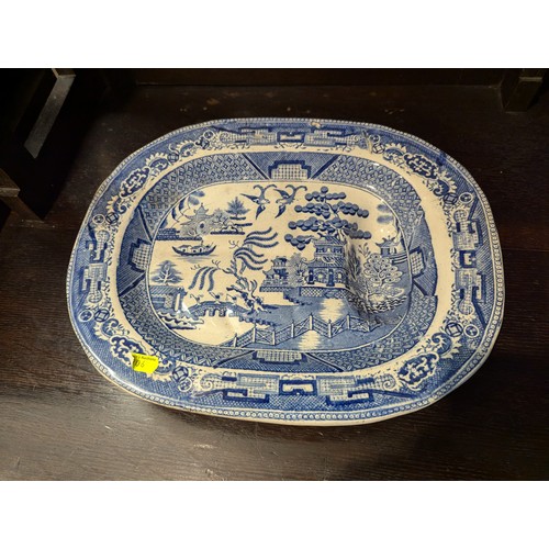 895 - Assorted blue and white meat plates including one with tree and well 9 in total