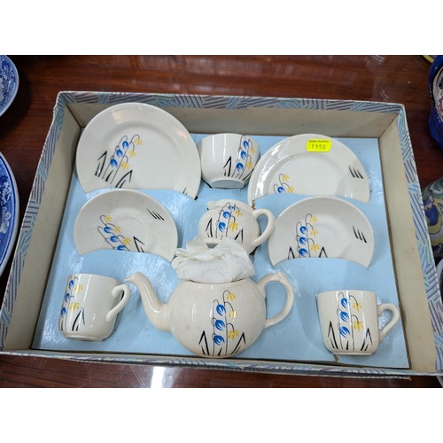 1013 - Vintage boxed child's tea set