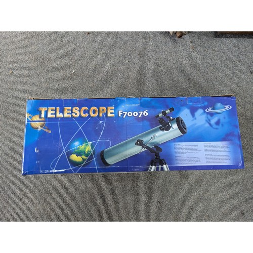 1021 - Reflector telescope F70076 in box