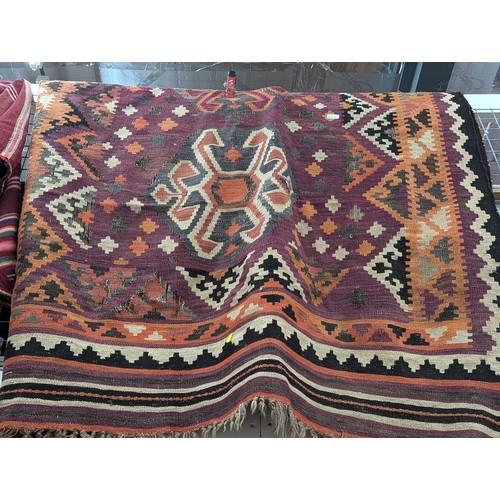 1043 - Central American rug