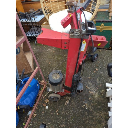 654 - Lawnflite 5t horizontal electric log splitter