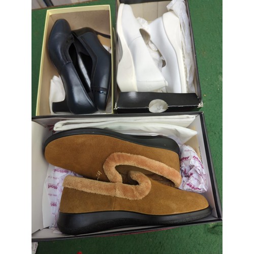 258 - 1 pair of S-Wave size 5; Pair of Equity court shoes size 5.5; 1 pair of Hotter slippers size 4.