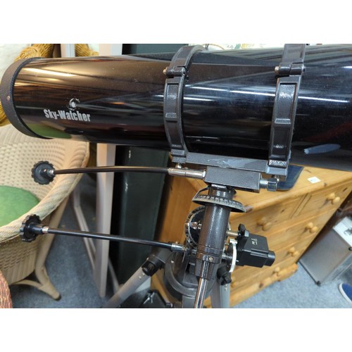 901 - Sky-Watcher telescope D=130mm F900mm with tripod and clock drive, telescope length 84.5cm