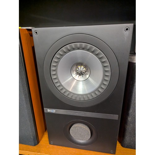 98 - Pair of Kef q300 bookshelf speakers. Includes manual.