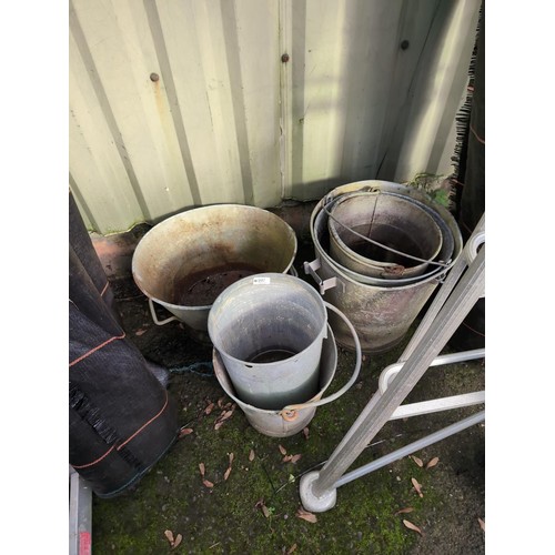 397 - 5 galvanized buckets + 1 oval galvanized bucket with holes.