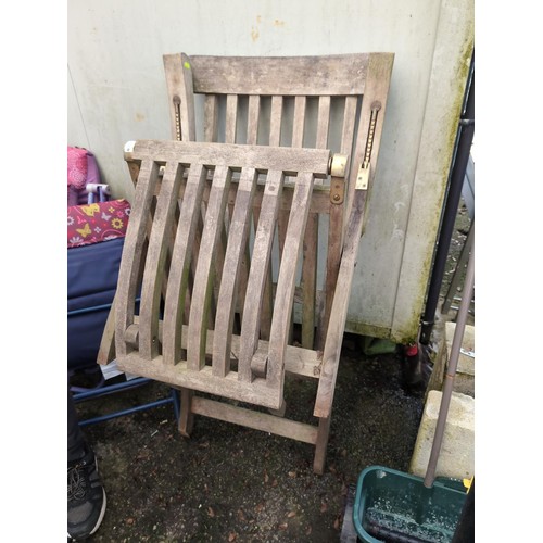 558 - Teak garden steamer chair.