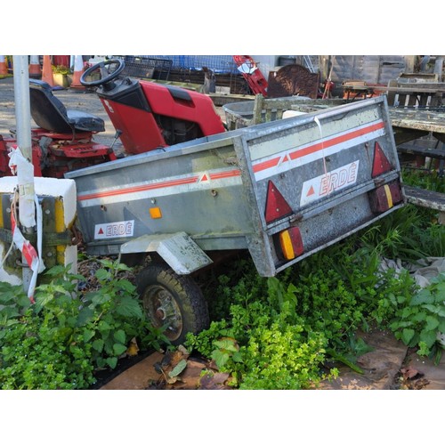 436 - Galvanized aluminium trailer. Internal capacity - L110cm W89cm H32cm. Overall length - 165cm.