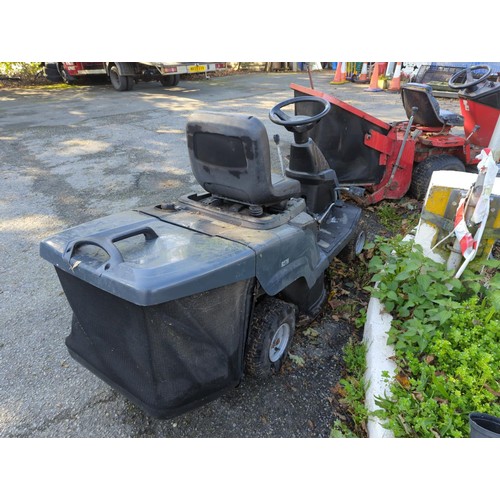 437 - Mountfield R27H ride-on lawnmower. 