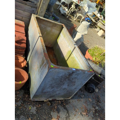 527 - Galvanized water tank. W120cm D60cm H62.5cm.